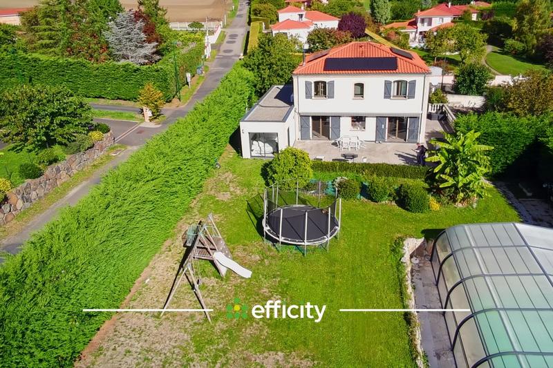 Maison - 200 m² - 6 pièces