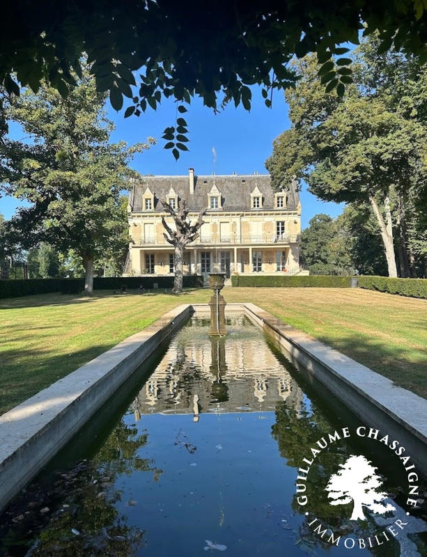 Maison traditionnelle - 1 000 m² - 25 pièces