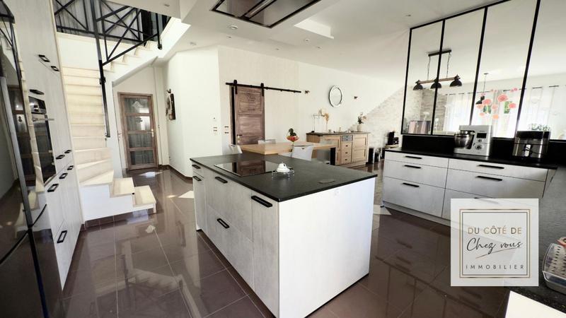 Loft - 149 m² - 7 pièces