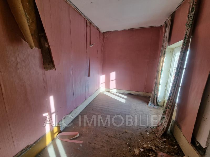 Maison de village - 736 m² - 6 pièces