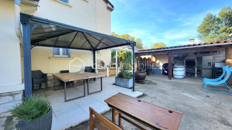 Demeure - 150 m² - 5 pièces