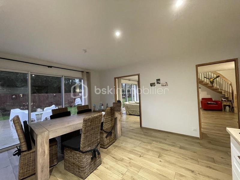 Maison - 167 m² - 9 pièces