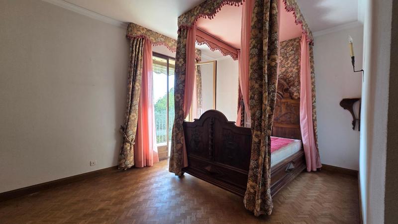 Maison - 218 m² - 7 pièces