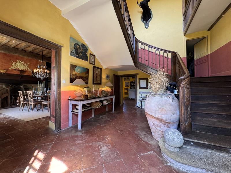 Maison - 398 m² - 12 pièces