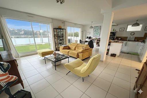 Appartement - 90 m² - 3 pièces