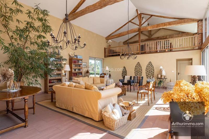 Maison - 425 m² - 13 pièces