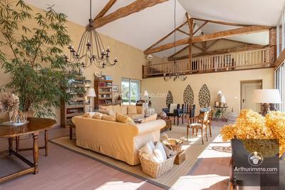 Maison - 425 m² - 13 pièces