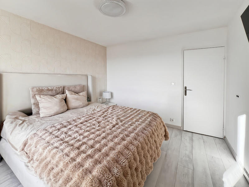 Appartement - 93 m² - 6 pièces