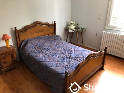 Chambre - 90 m² - 1 pièce