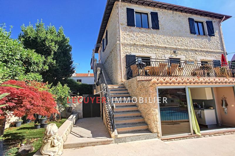 Appartement - 99 m² - 4 pièces