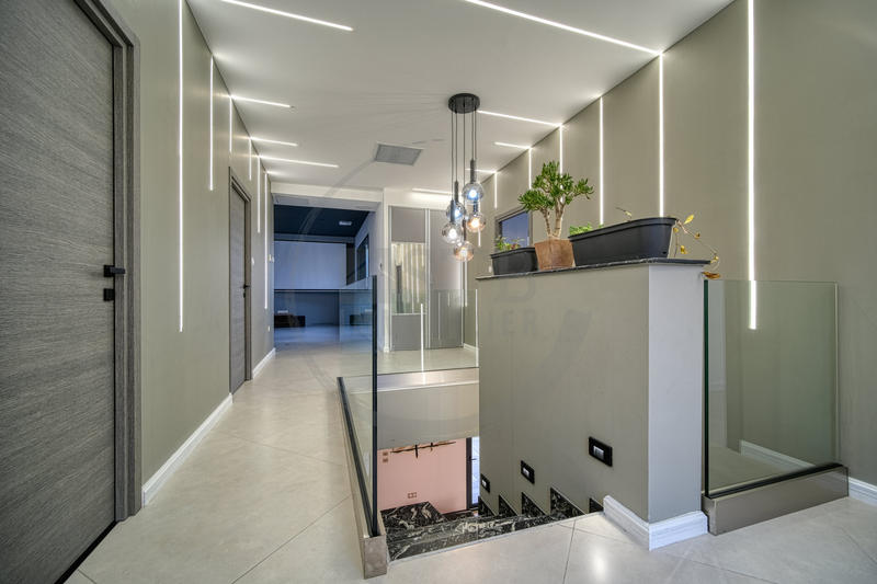 Propriété - 284 m² - 6 pièces