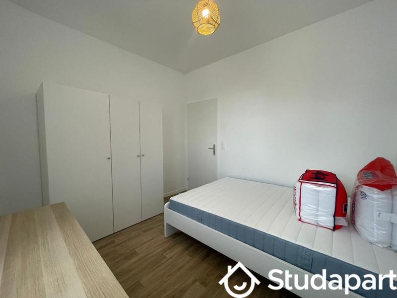 Chambre - 13 m² - 1 pièce