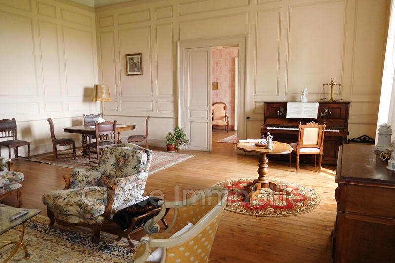 Maison - 820 m² - 18 pièces