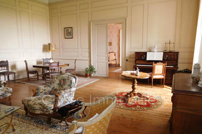 Maison - 820 m² - 18 pièces