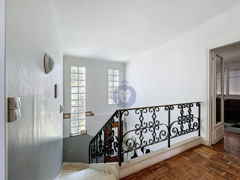 Maison - 216 m² - 8 pièces