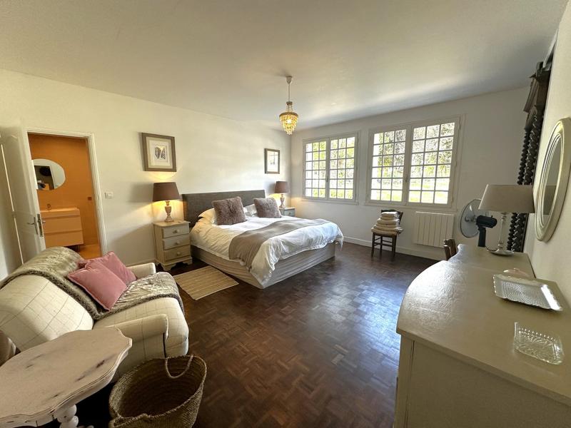 Maison traditionnelle - 185 m² - 7 pièces