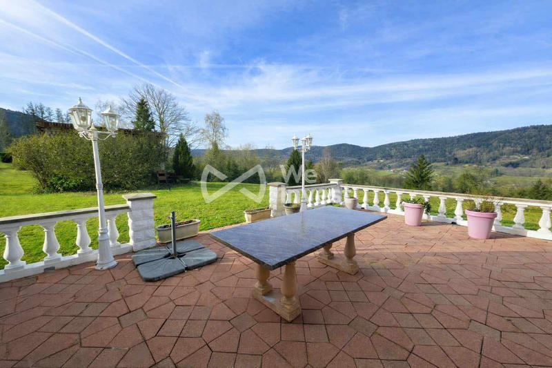 Maison - 270 m² - 8 pièces