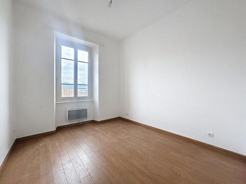 Appartement - 96 m² - 5 pièces