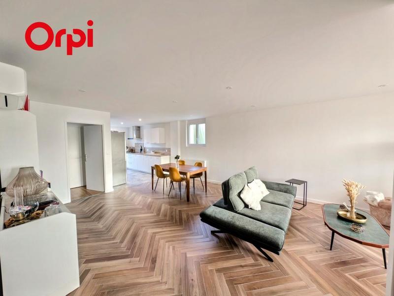 Maison - 250 m² - 8 pièces