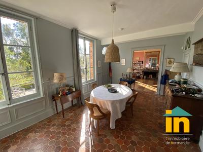 Maison de ville - 240 m² - 7 pièces