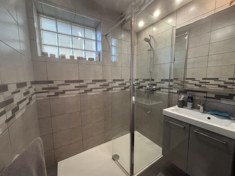 Maison - 186 m² - 9 pièces