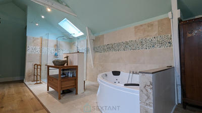 Maison - 247 m² - 8 pièces