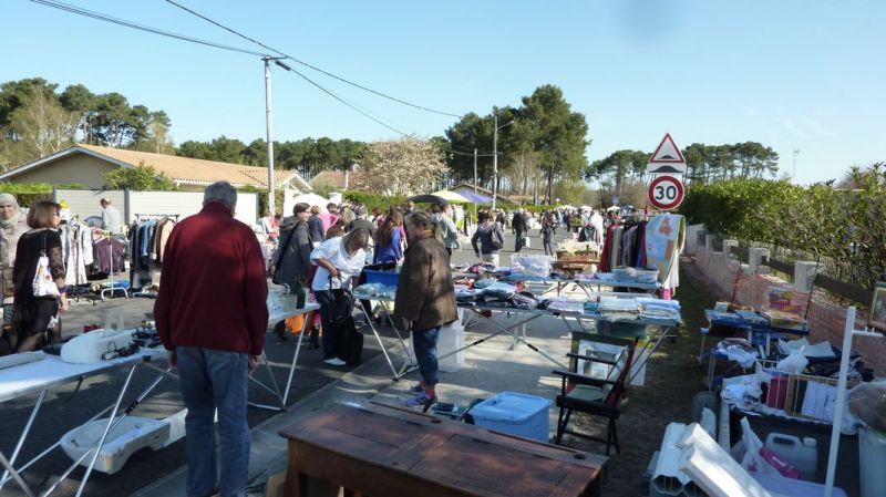 Vide-greniers "Meyran les Grands Champs"