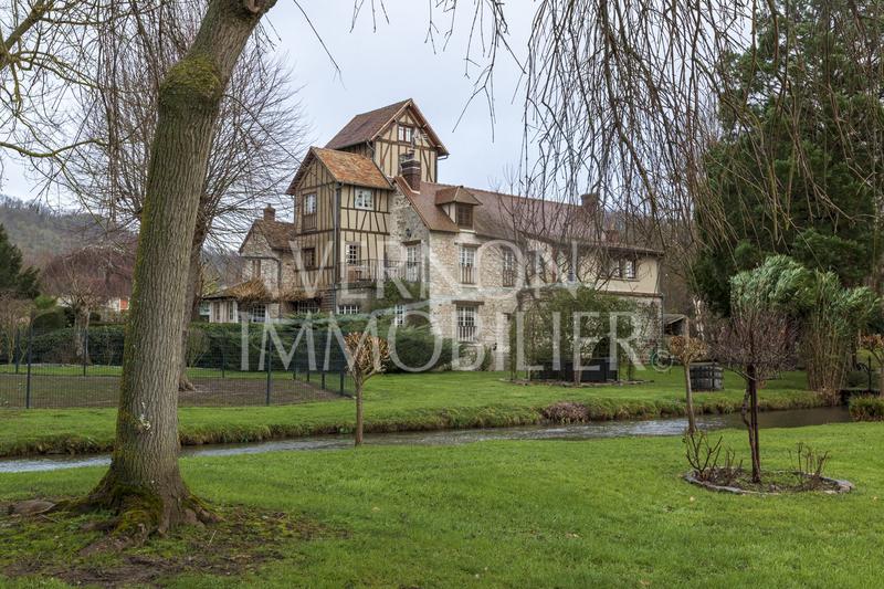 Maison - 375 m² - 12 pièces