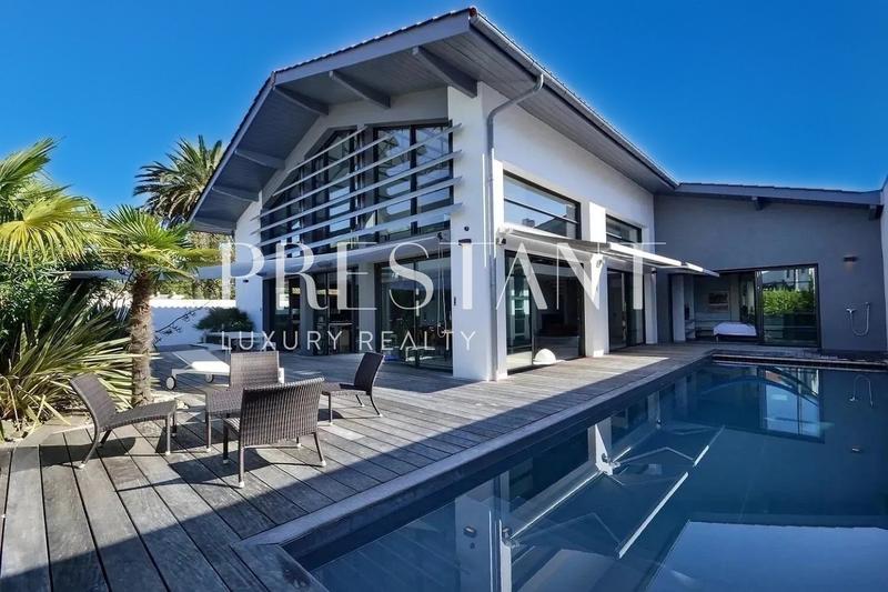 Maison - 400 m² - 6 pièces