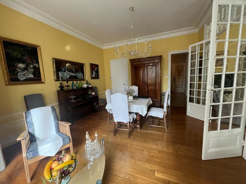 Maison - 263 m² - 10 pièces