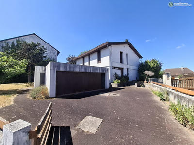 Maison - 200 m² - 7 pièces