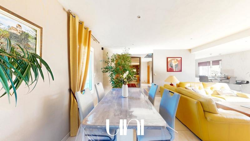 Maison - 185 m² - 7 pièces