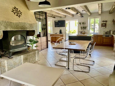 Maison - 314 m² - 13 pièces