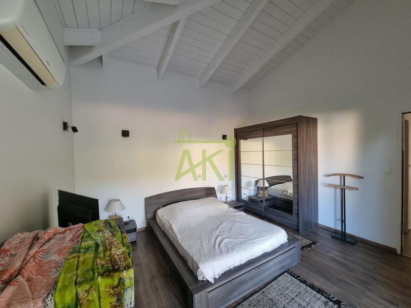 Maison - 278 m² - 9 pièces