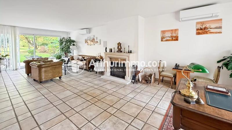 Maison - 210 m² - 7 pièces