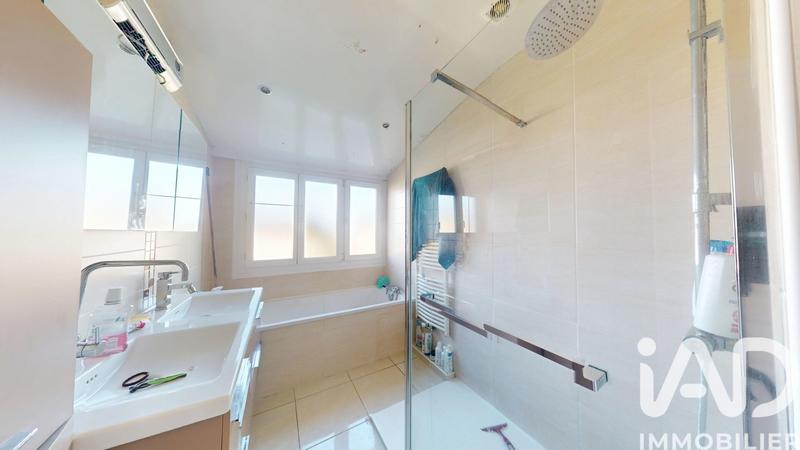 Maison - 187 m² - 8 pièces