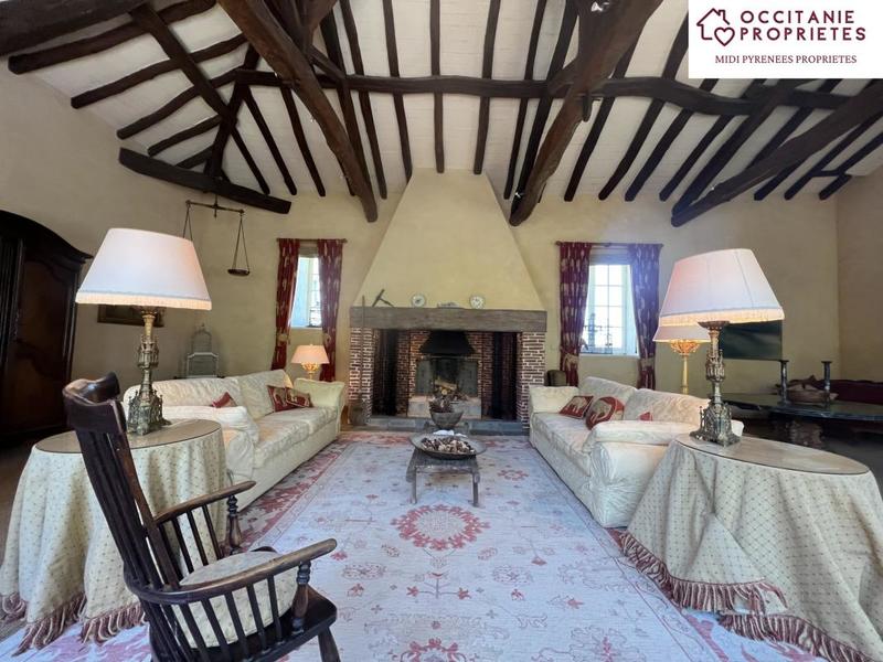 Propriété - 290 m² - 9 pièces