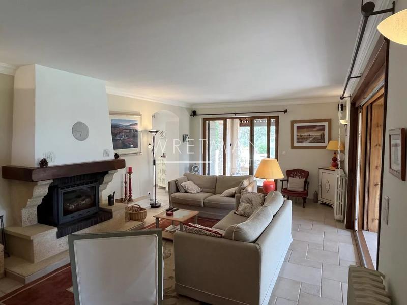 Villa - 185 m² - 8 pièces