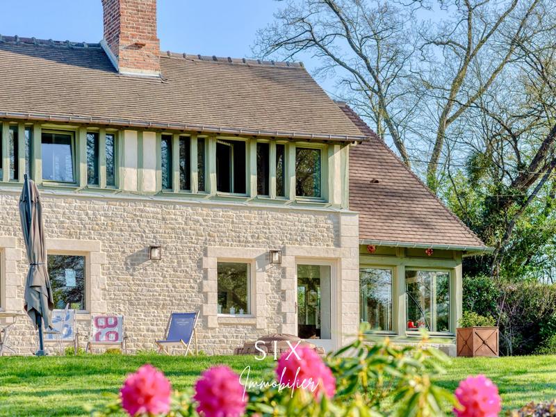 Maison - 240 m² - 10 pièces