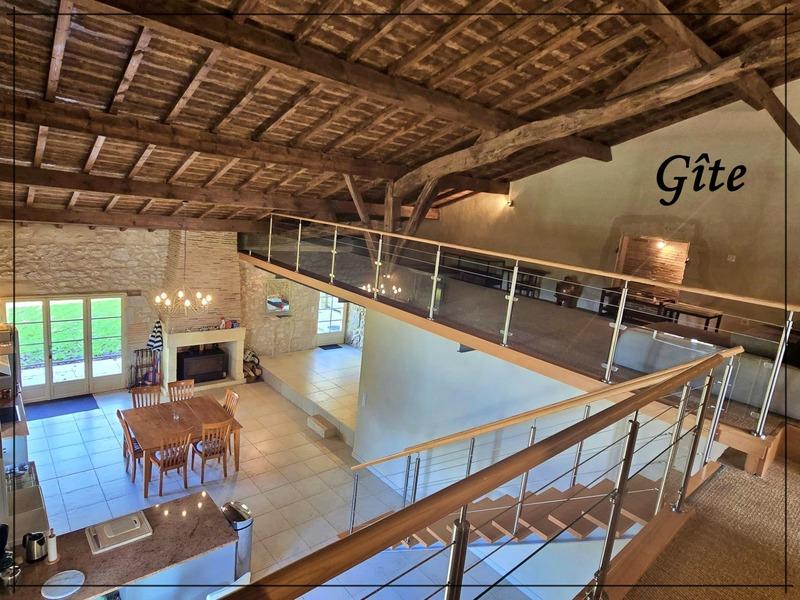 Maison - 480 m² - 10 pièces