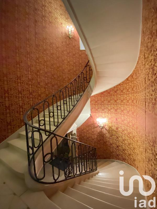 Château - 4 200 m² - 72 pièces