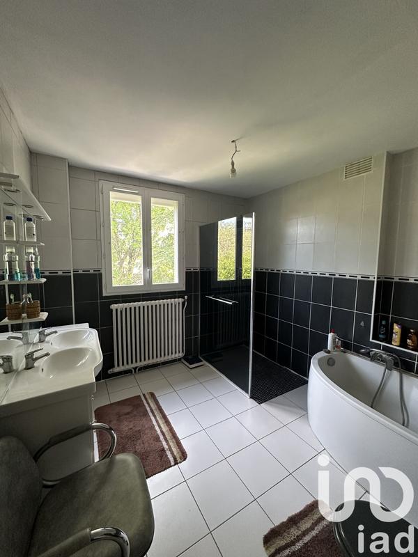 Maison - 186 m² - 8 pièces