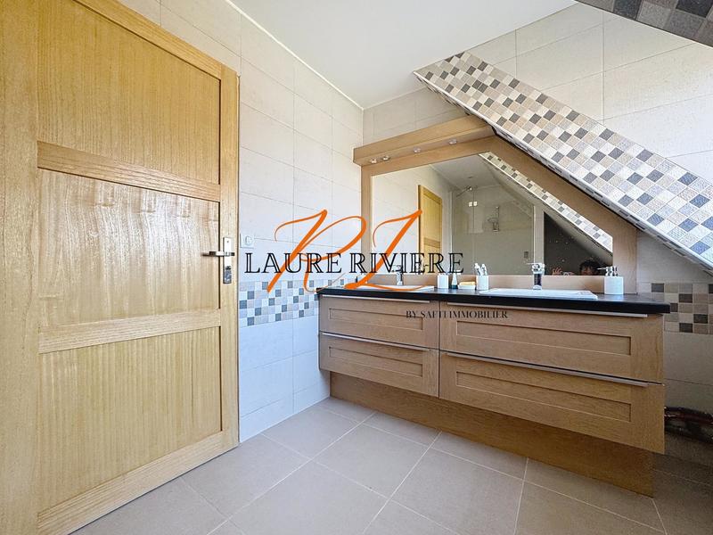 Maison - 315 m² - 8 pièces