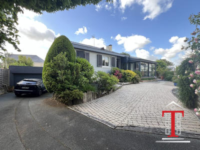 Maison - 200 m² - 8 pièces