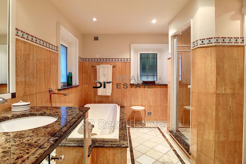 Maison de ville - 260 m² - 8 pièces