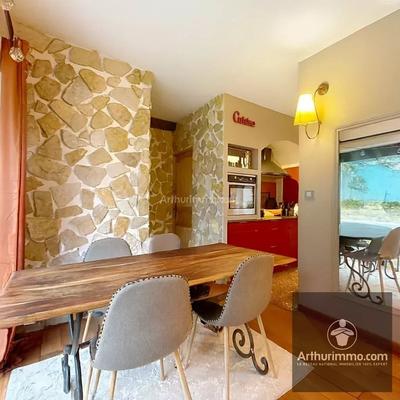 Maison - 163 m² - 7 pièces