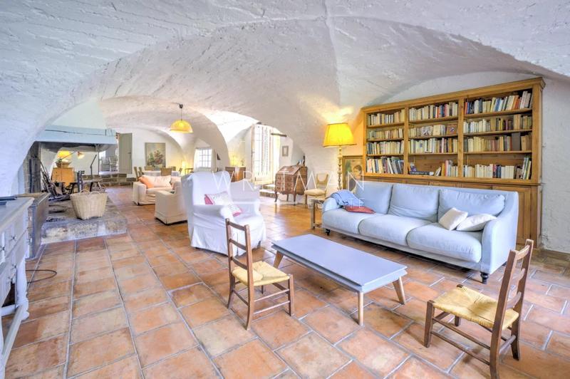 Villa - 257 m² - 10 pièces