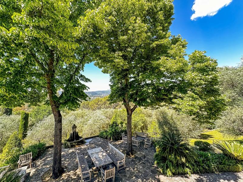 Maison - 368 m² - 10 pièces