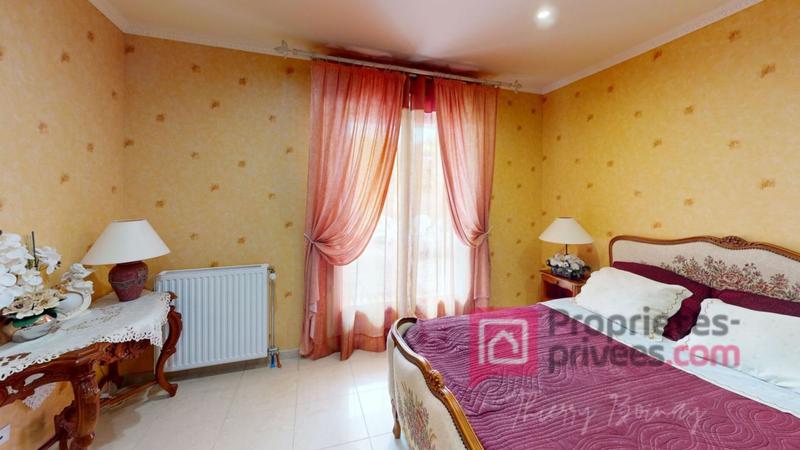 Maison - 230 m² - 8 pièces