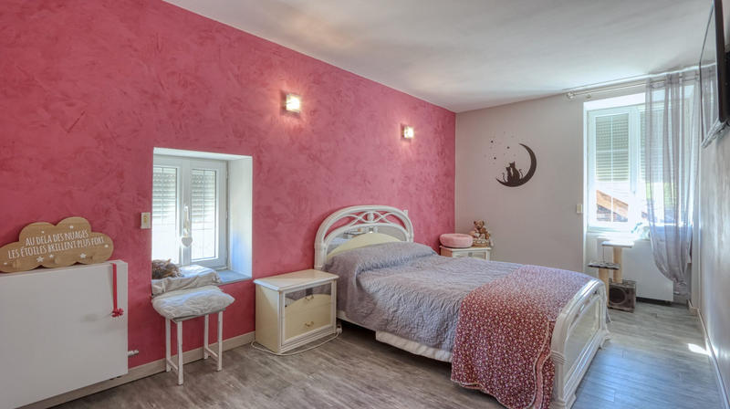 Maison - 240 m² - 7 pièces